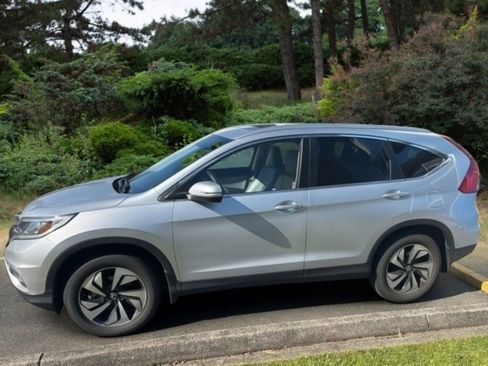 Used 2016 Honda CR-V Touring image 3