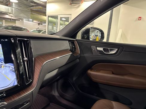 Certified 2024 Volvo XC60 T8 Plus w/ Climate Package AWD/4WD image 19