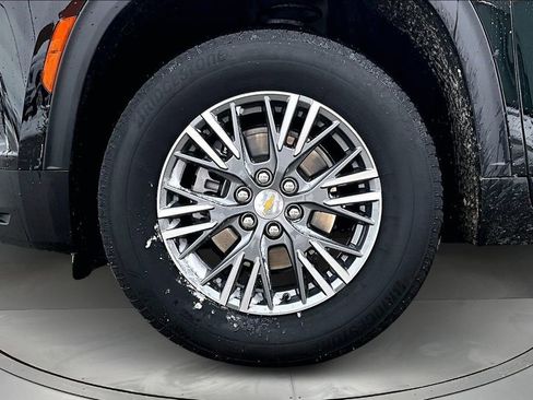 Used 2025 Chevrolet Traverse LT image 35
