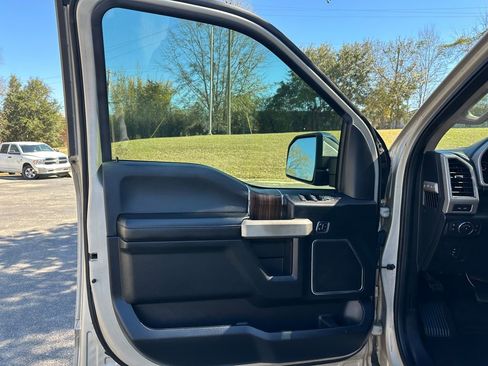 Used 2017 Ford F150 Lariat image 27