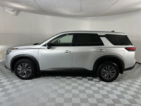Used 2024 Nissan Pathfinder S FWD image 5