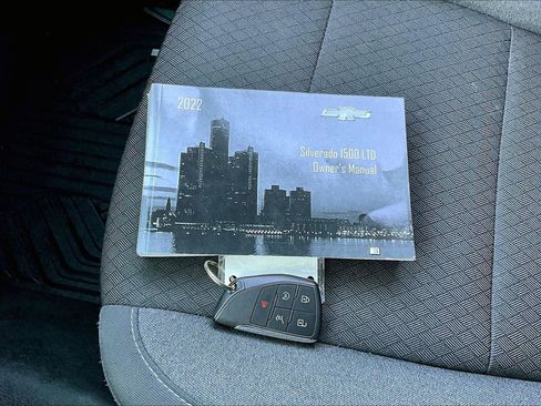 Used 2022 Chevrolet Silverado 1500 LT image 11