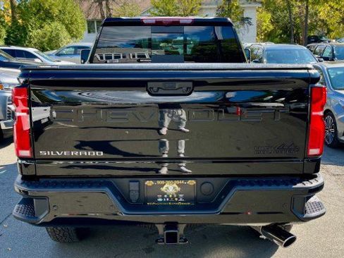 Used 2025 Chevrolet Silverado 2500 High Country w/ High Country Premium Package image 3