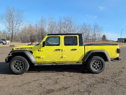 Used 2024 Jeep Gladiator Rubicon w/ Technology Group image 4