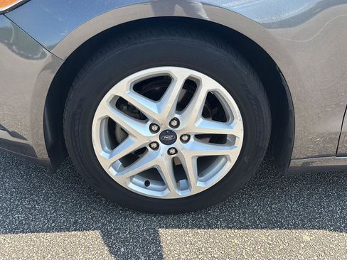 Used 2016 Ford Fusion SE FWD image 7