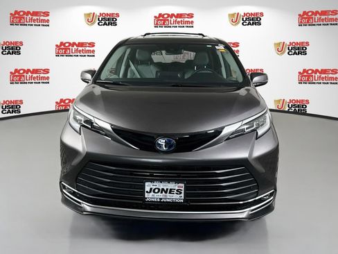 Used 2024 Toyota Sienna Limited AWD/4WD image 13