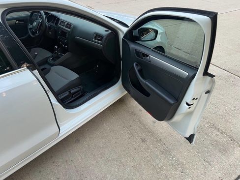 Used 2017 Volkswagen Jetta S image 28
