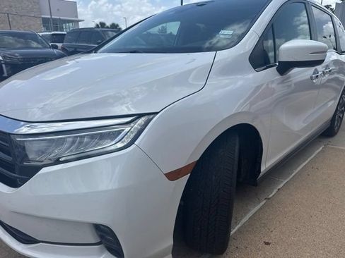 Used 2024 Honda Odyssey EX-L image 2