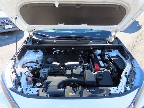 Used 2022 Toyota RAV4 LE image 9