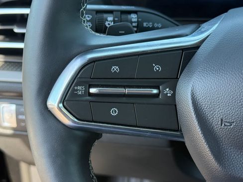 Used 2026 Chevrolet Traverse LT FWD image 18