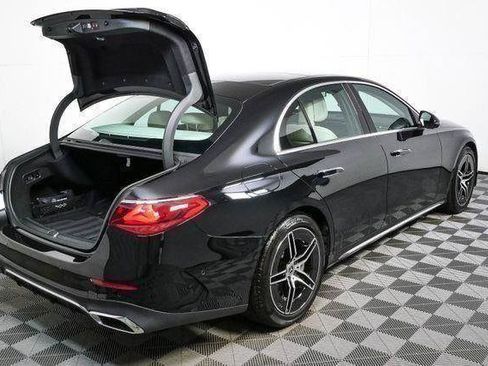 Used 2025 Mercedes-Benz E 350 Sedan image 25