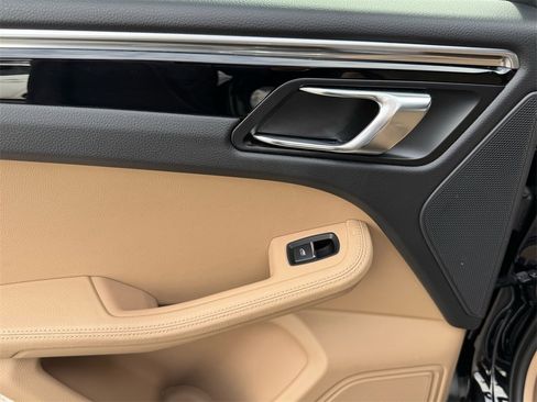 Used 2021 Porsche Macan image 17