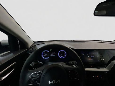 Used 2022 Kia Niro LX FWD image 7