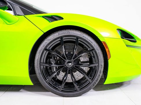 Used 2024 McLaren Artura image 16