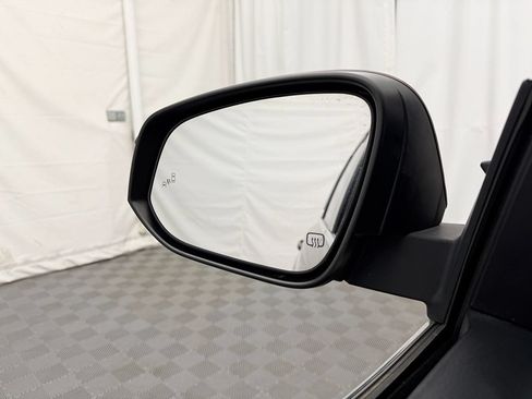 Used 2019 Toyota Highlander XLE AWD/4WD image 16