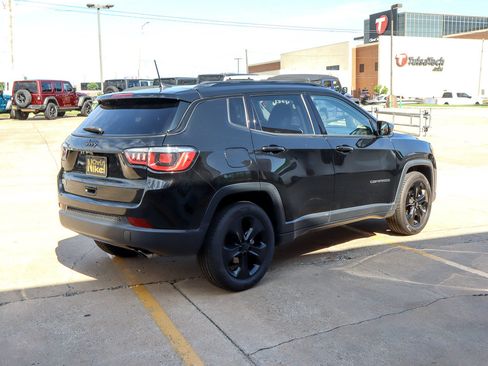 Used 2019 Jeep Compass Latitude FWD image 5