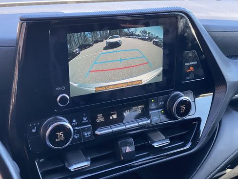 Used 2025 Toyota Highlander XSE image 32