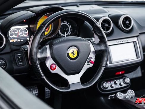 Used 2014 Ferrari California image 6