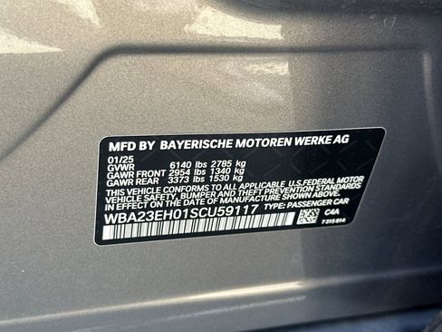 Used 2025 BMW 740i w/ Premium Package image 39