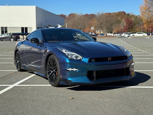 Used 2024 Nissan GT-R Premium w/ Premium Interior Package image 16