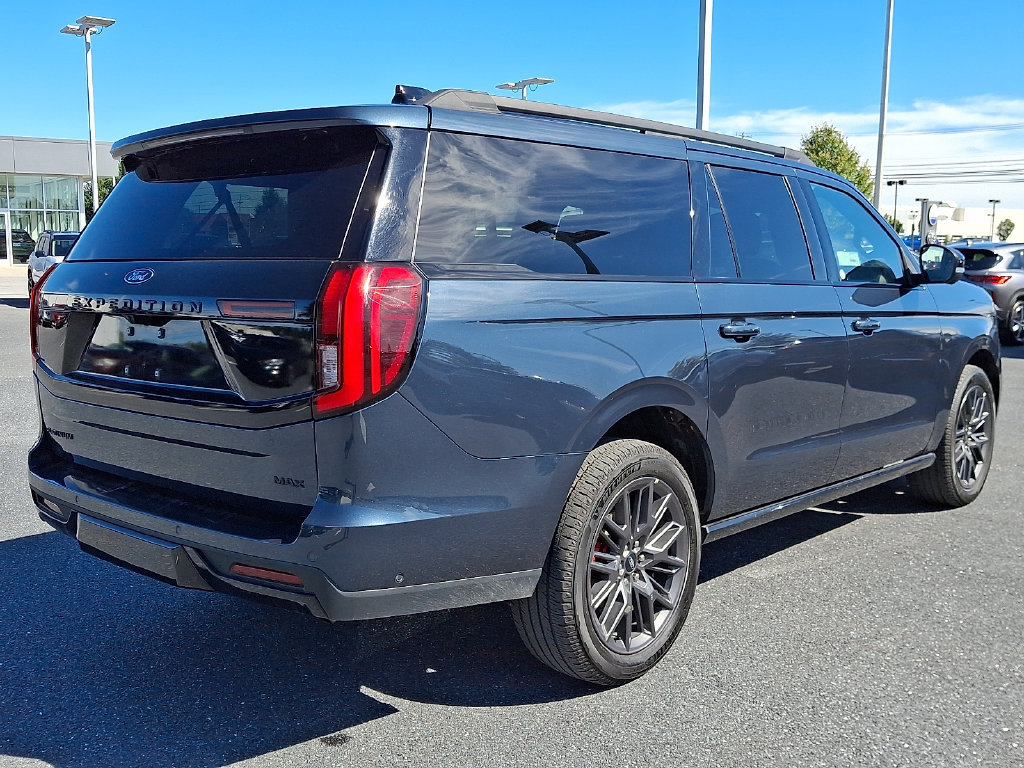 Used 2025 Ford Expedition Max Platinum w/ Stealth Performance Package AWD/4WD image 6