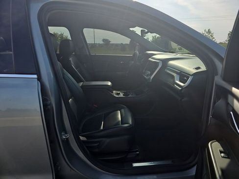 Used 2023 GMC Acadia SLT image 28