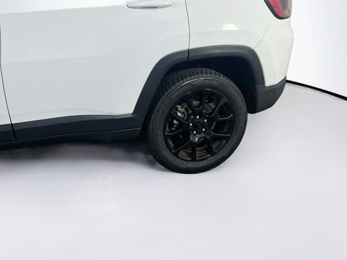 Used 2022 Jeep Compass Latitude w/ Sun and Sound Group AWD/4WD image 29