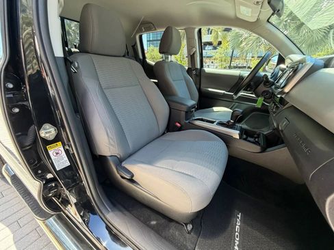 Used 2017 Toyota Tacoma SR RWD image 20