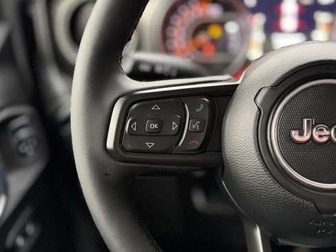 Used 2023 Jeep Gladiator Willys image 10