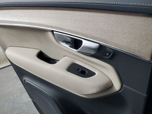 Certified 2025 Volvo XC90 B6 Plus image 17