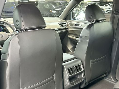 Certified 2024 Volkswagen Atlas Cross Sport SE FWD image 23