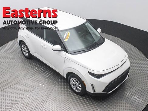 Used 2025 Kia Soul LX w/ LX Technology Package FWD image 3