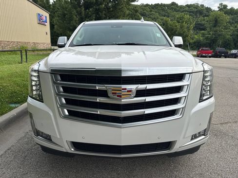 Used 2019 Cadillac Escalade ESV Luxury AWD/4WD image 2