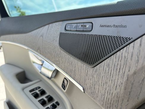 Used 2025 Volvo XC90 B6 Plus w/ Protection Package Premier image 18
