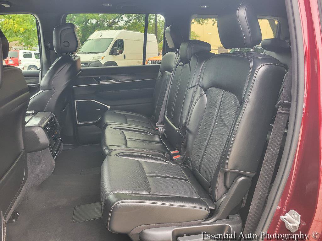 Used 2024 Jeep Wagoneer Series II w/ Flexible Seating Group RWD image 17