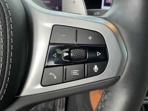 Used 2025 BMW X6 xDrive40i w/ Climate Comfort Package image 18