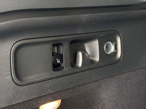 Used 2024 Mercedes-Benz GLC 300 GLC 300 image 26