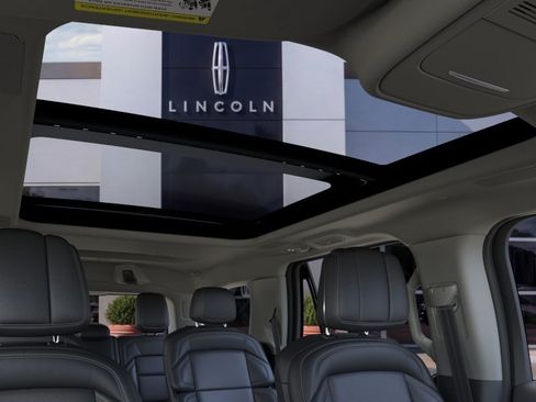 New 2026 Lincoln Navigator Reserve AWD/4WD image 22