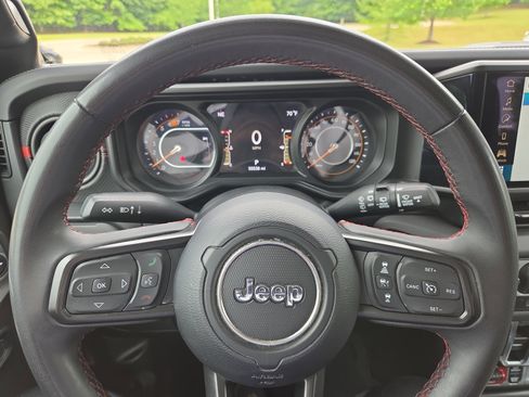Used 2024 Jeep Wrangler Unlimited Rubicon AWD/4WD image 9