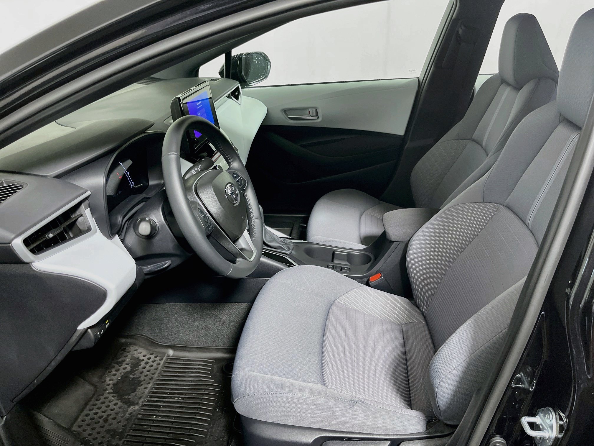 Used 2026 Toyota Corolla SE FWD image 14