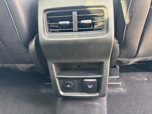 Used 2024 Ford Edge SEL w/ Convenience Package image 16