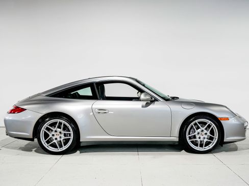 Used 2011 Porsche 911 Targa 4 image 2