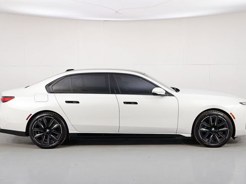 Used 2023 BMW i7 xDrive60 w/ Executive Package 2 image 68