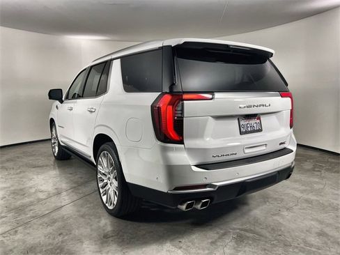 Used 2025 GMC Yukon Denali w/ Denali Reserve Package image 6