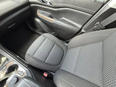 Used 2022 GMC Acadia SLE w/ Infotainment Package AWD/4WD image 6