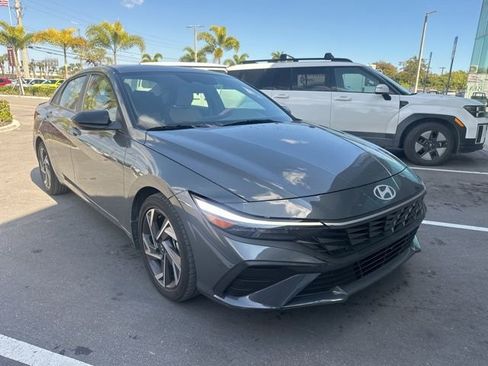 Used 2025 Hyundai Elantra Sport image 3