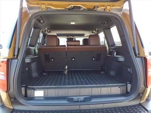 Used 2025 Toyota Land Cruiser image 13