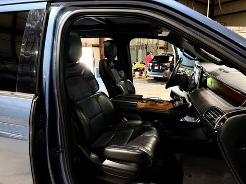 Used 2019 Lincoln Navigator Select w/ Technology Package RWD image 27