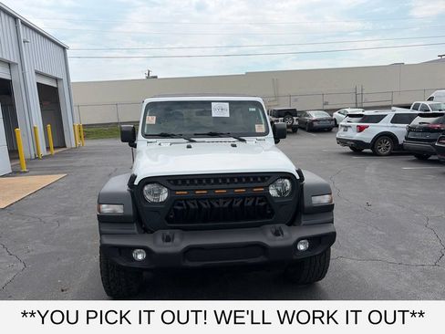 Used 2018 Jeep Wrangler Unlimited Sport S AWD/4WD image 2