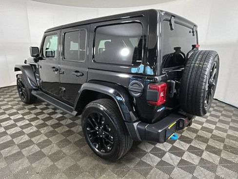 Used 2024 Jeep Wrangler Unlimited Sahara AWD/4WD image 4